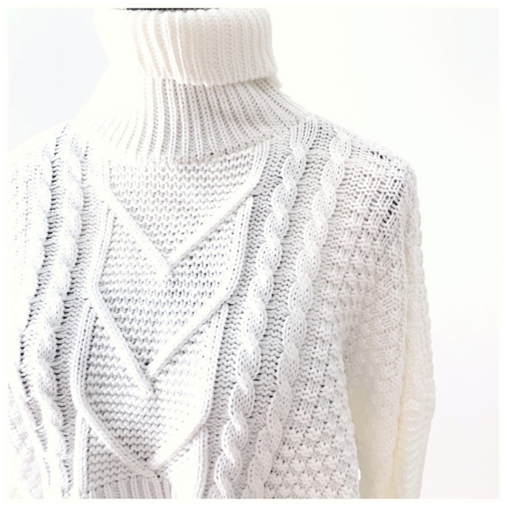 NWOT White cropped Sweater - Picture 2 of 6